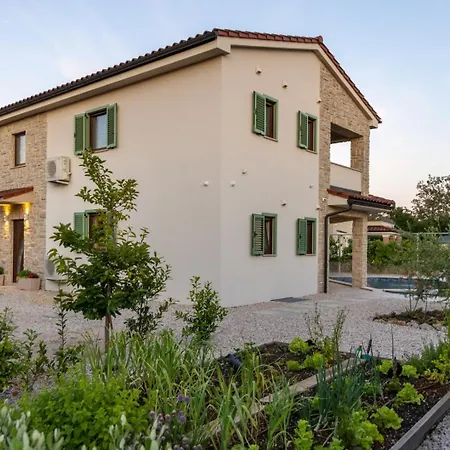 Divina וילה Milohnici