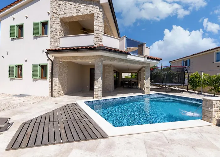 فيلة Divina Milohnici